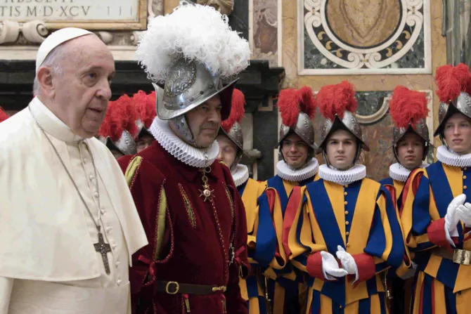 Papa Francisco a Guardia Suiza: No olviden que el Señor está siempre a su lado