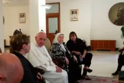 Papa Francisco recibe a polémica líder argentina de las Madres de Plaza de Mayo
