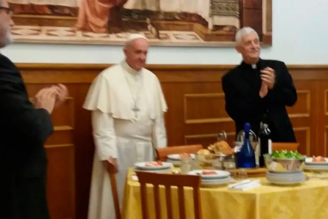 Papa Francisco visita a Jesuitas y recuerda en Twitter a San Ignacio de Loyola
