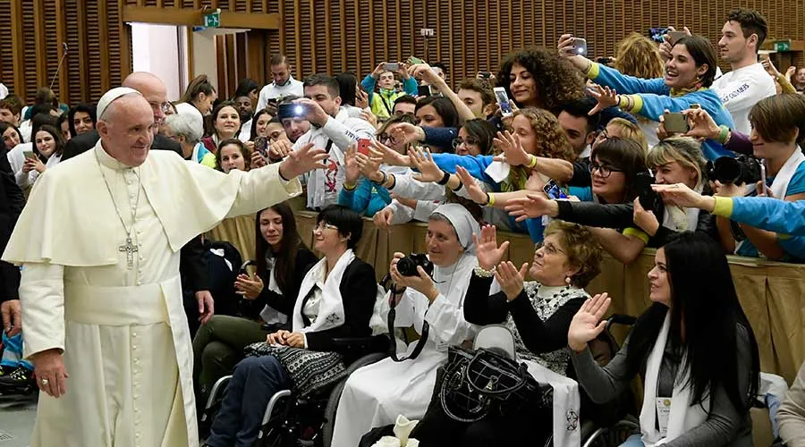 Papa Francisco en encuentro con jóvenes voluntarios del Servicio Civil Nacional italiano. Foto: L'Osservatore Romano.?w=200&h=150