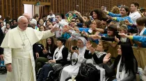 Papa Francisco en encuentro con jóvenes voluntarios del Servicio Civil Nacional italiano. Foto: L'Osservatore Romano.