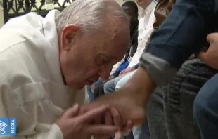 El Papa en Misa de la Cena del Señor en cárcel Regina Pacis. Foto: Vatican Media / ACI Prensa 