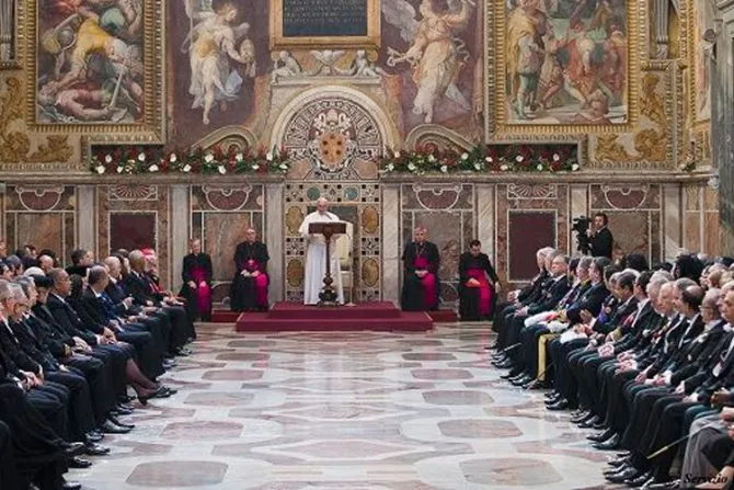 Papa Francisco a embajadores: Sean voz de los que sufren violencia y persecución