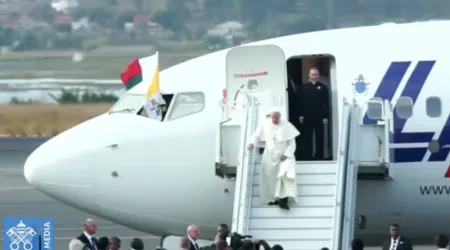 El Papa Francisco llega a Madagascar, segunda etapa de su visita en África
