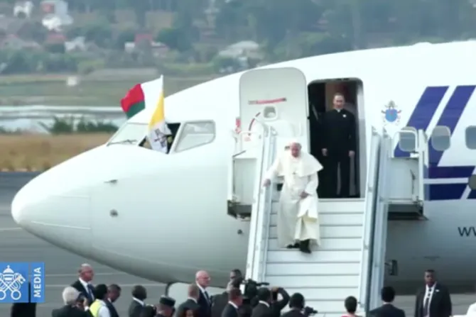 El Papa Francisco llega a Madagascar, segunda etapa de su visita en África