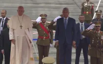 El Papa Francisco llega a Mauricio. Foto: Captura YouTube