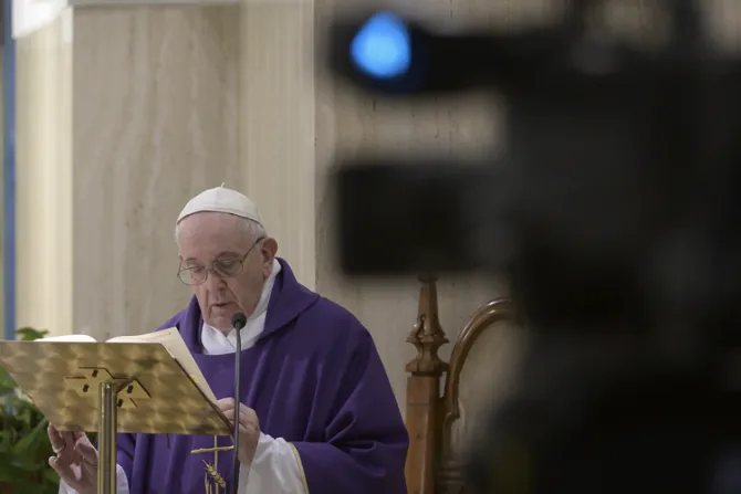 El Papa reza por los medios de comunicación que permiten que la gente no esté tan aislada