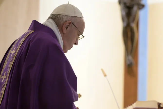 El Papa invita a rezar a la Reina de la Paz por el fin de la guerra en Ucrania