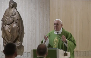 El Papa Francisco en la Misa de la Casa Santa Marta. Foto: Vatican Media  