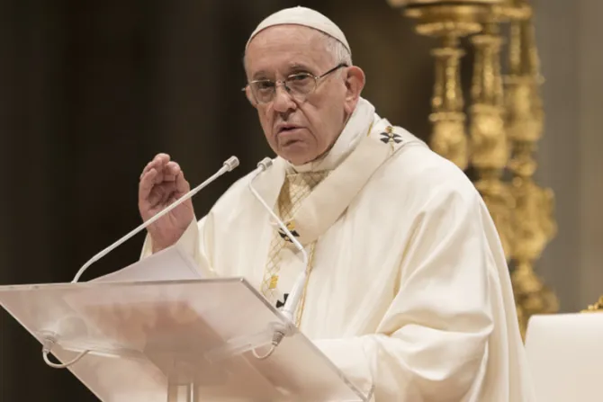 Papa Francisco pide a médicos rechazar la tentación de la eutanasia y el suicidio asistido