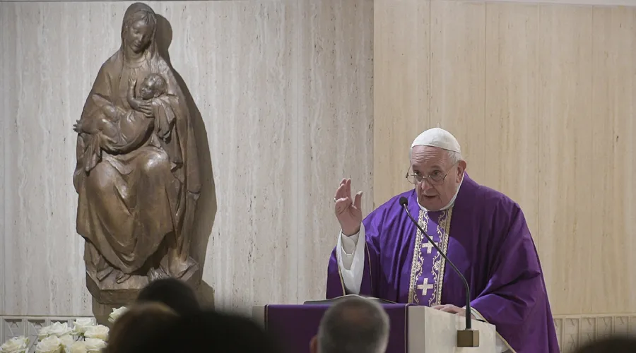 El Papa Francisco pide “no lavarse las manos” ante los desafíos actuales 