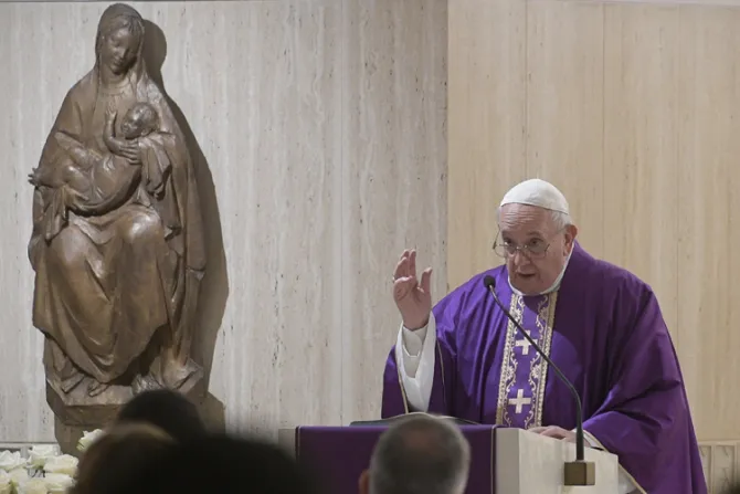 El Papa Francisco pide “no lavarse las manos” ante los desafíos actuales 