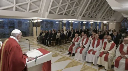 El Papa Francisco lamenta cuando los obispos se olvidan de los sacerdotes 