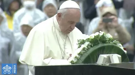El Papa Francisco en Japón reza en el epicentro de la bomba atómica en Nagasaki 