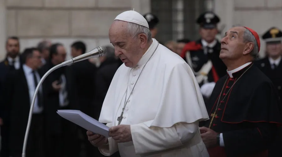 El Papa Francisco reza ante la Inmaculada Concepción de Roma. Foto: Daniel Ibáñez / ACI Prensa?w=200&h=150
