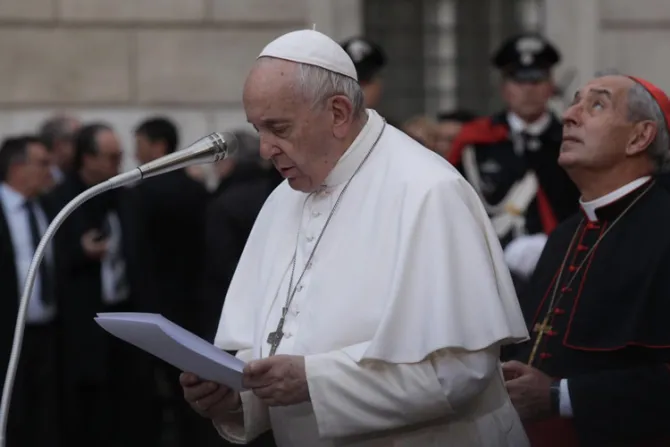 Esta es la emotiva oración que el Papa Francisco rezó ante la Inmaculada en Roma