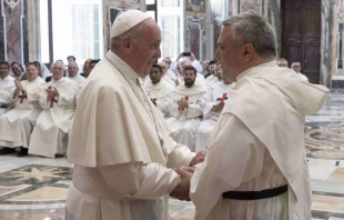 El Papa Francisco recibe al Capu00edtulo General de la Orden de los Trinitarios. Foto: Vatican Media / ACI 