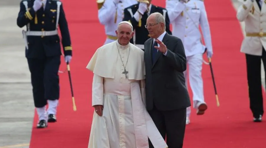 El Papa Francisco y el Presidente del Perú, Pedro Pablo Kuczynski. Foto: Agencia Andina
