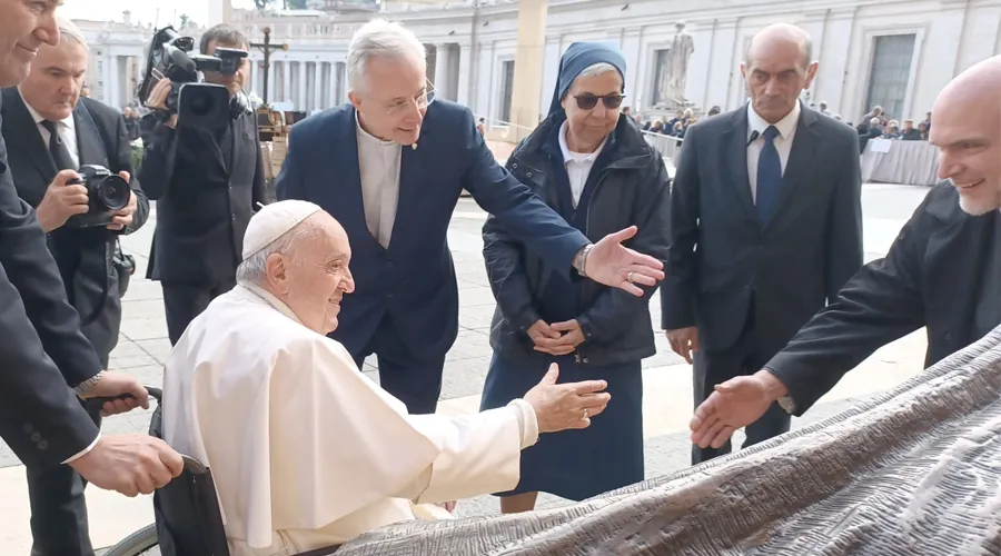 El Papa Francisco bendice escultura por la Jornada Mundial de los Pobres 2022