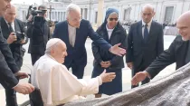 Papa Francisco con el P. Tomaž Mavrič. Crédito: Famvin Homeless Alliance