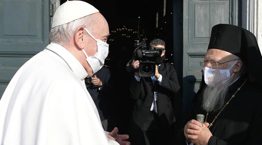 El Papa Francisco con el Patriarca Bartolomé el 20 de octubre de 2020. Foto: Vatican Media?w=200&h=150