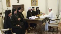 El Papa Francisco con los Patriarcas y Arzobispos. Foto: L'Osservatore Romano