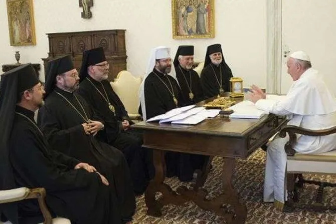 Papa Francisco: Es tarea del Sucesor de Pedro asegurar buenos obispos para la Iglesia