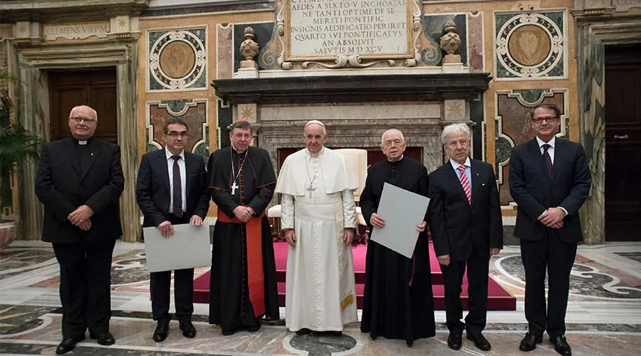 Papa Francisco en entrega del Premio Joseph Ratzinger 2016. Foto: L'Osservatore Romano.