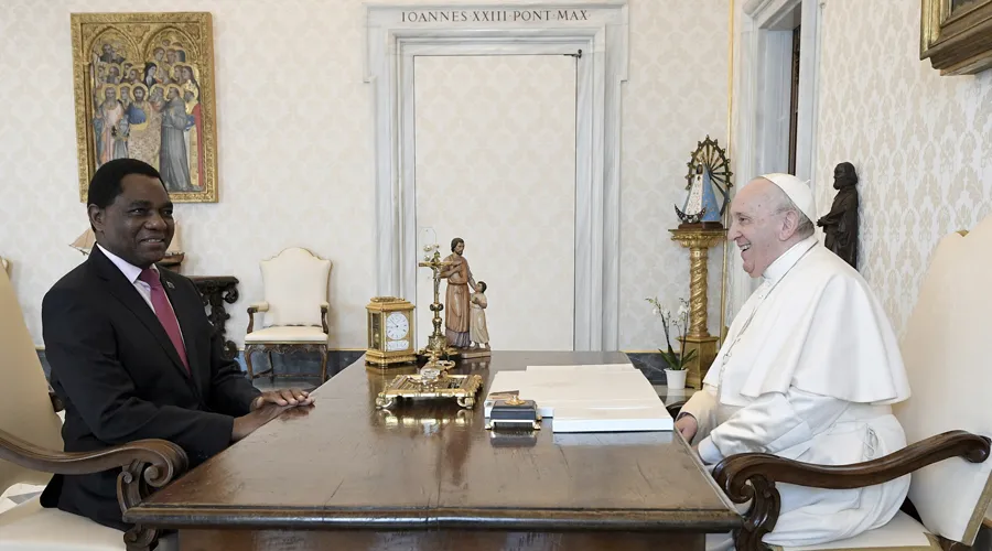 Papa Francisco con presidente de Zambia. Foto: Vatican Media