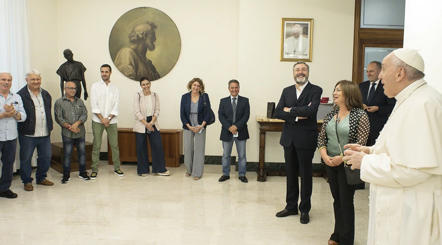 Papa Francisco con grupo de la cárcel Rebibbia de Roma. Foto: Vatican Media?w=200&h=150