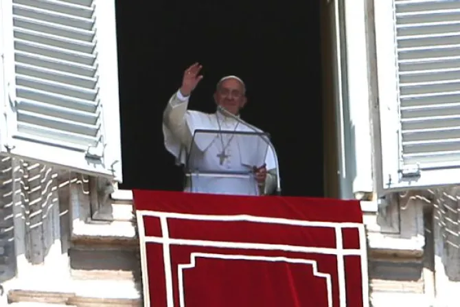 Papa Francisco: Contemplemos la Divina Misericordia que resplandece sobre el mal
