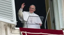 Papa Francisco hoy al presidir rezo del Regina Coeli. Foto: L'Osservatore Romano.