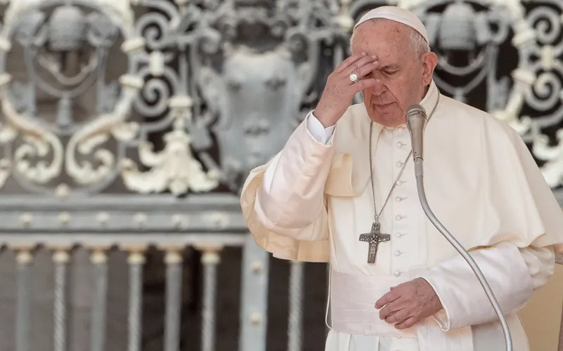Imagen referencial: El Papa Francisco reza en el Vaticano. Foto: Daniel Ibáñez / ACI