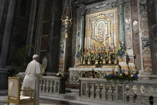 Papa Francisco preside Rosario e inaugura maratón de oración por el fin de la pandemia