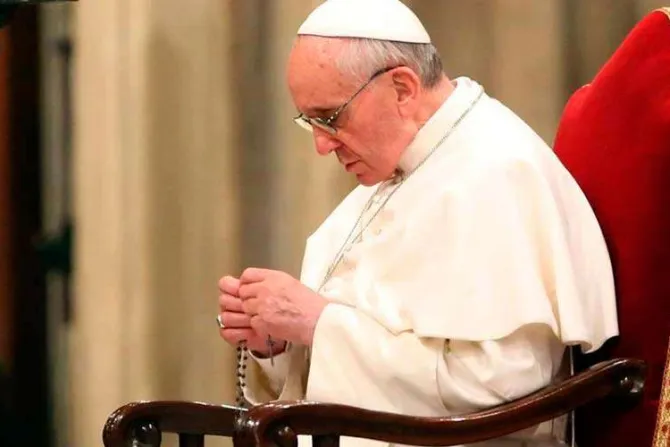 Papa Francisco incluye tres invocaciones marianas en las letanías del Rosario
