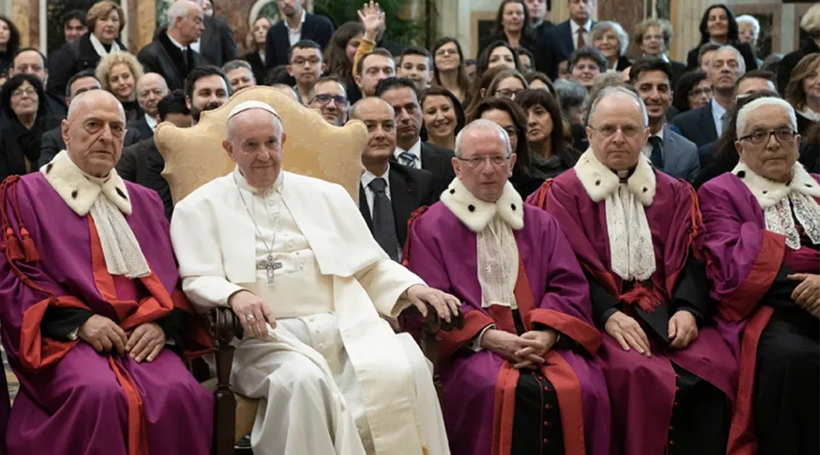 El Papa Francisco con la Rota Romana. Foto: Vatican Media