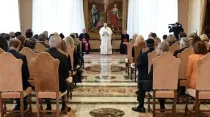 El Papa Francisco recibe al Centro Simón Wiesenthal. Foto: Vatican Media 