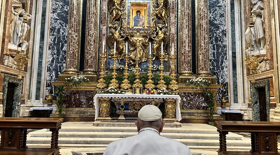 Papa Francisco en la Basílica de Santa María la Mayor. Foto: Vatican Media?w=200&h=150
