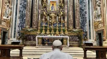 Papa Francisco en la Basílica de Santa María la Mayor. Foto: Vatican Media