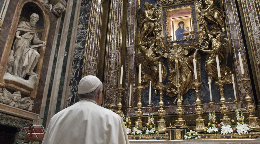 Papa Francisco en la Basílica Santa María la Mayor. (Foto referencial). Crédito: Vatican Media?w=200&h=150