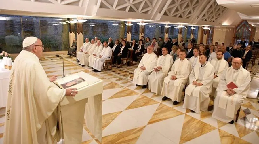 Papa Francisco en capilla de la Casa Santa Marta. Foto: L'Osservatore Romano.?w=200&h=150