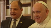 Papa Francisco y Luis Guillermo Solís Rivera. Foto: Captura de YouTube/Casa Presidencial de Costa Rica.