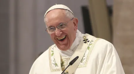 El Papa Francisco hace reír a líderes religiosos con un chiste sobre judíos