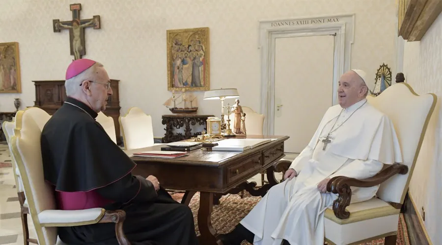 Papa Francisco con Mons. Stanisław Gądecki. Foto: Vatican Media