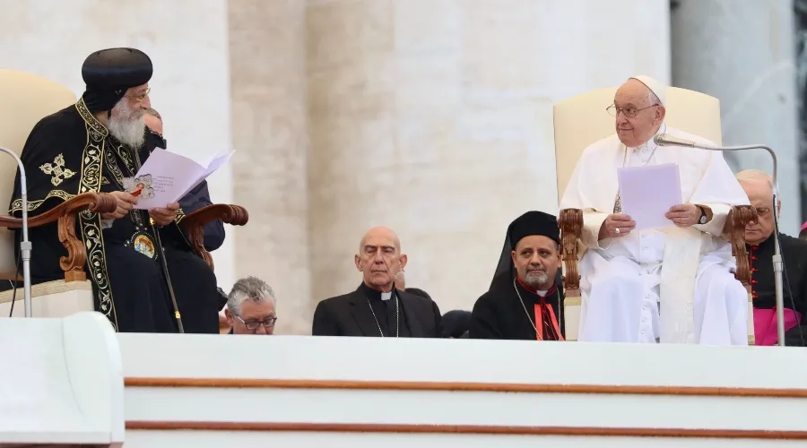 El gesto inédito de una Audiencia general presidida por el Papa en compañía de Tawadros II