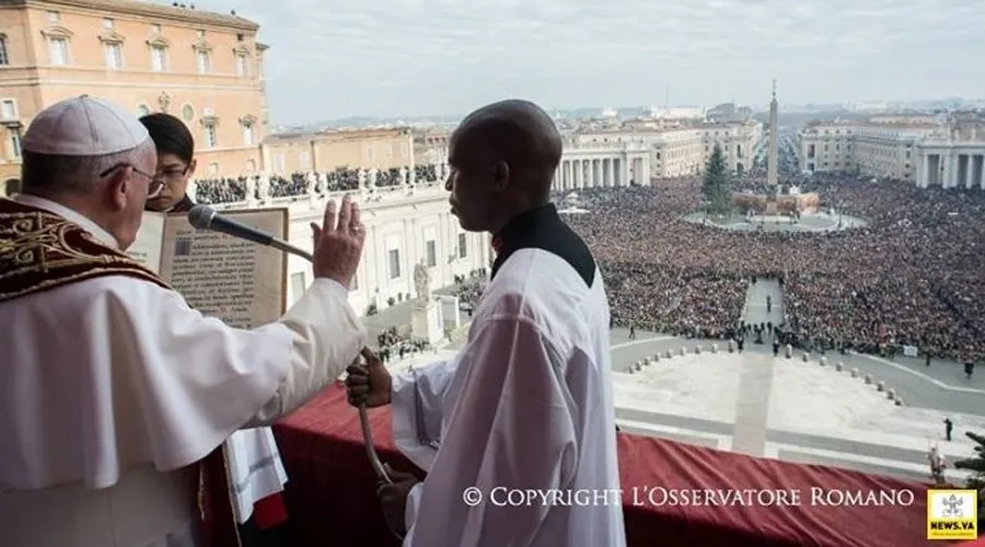 El Papa Francisco durante la Bendición Urbi et Orbi / Foto: L'Osservatore Romano.