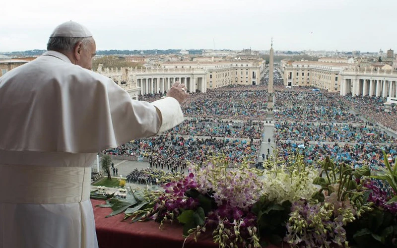 Imagen referencial. El Papa Francisco en la Bendición Urbi et Orbi en el Vaticano. Foto: Vatican Media / ACI?w=200&h=150