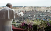 Imagen referencial. El Papa Francisco en la Bendición Urbi et Orbi en el Vaticano. Foto: Vatican Media / ACI