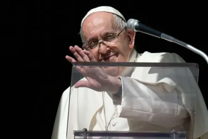 Papa Francisco: Dios nunca se detiene en nuestro pasado lleno de errores