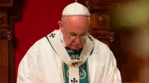 El Papa Francisco rezando. Foto: Vatican Media / ACI Prensa